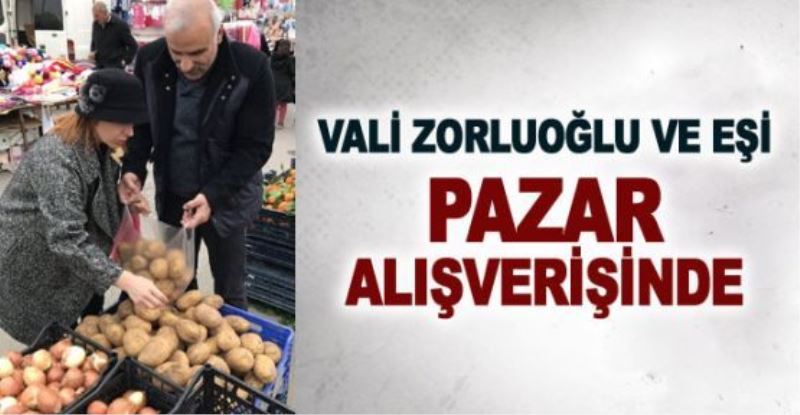 Vali Zorluoğlu ve eşi pazar alışverişinde