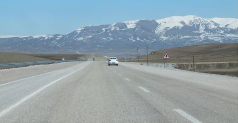 VAN ÖZALP YOLU BEĞENİ TOPLUYOR