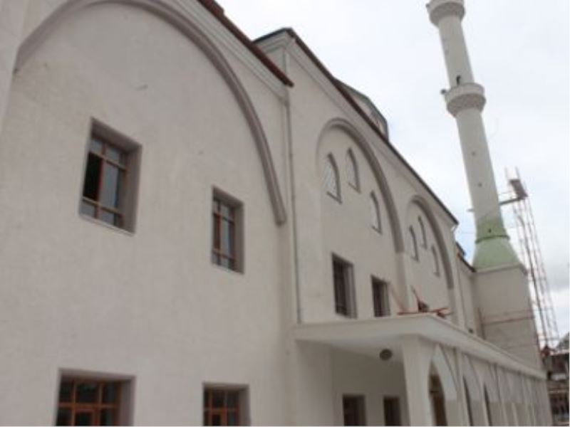 Van Ulu Camii`nin rengi değişti 