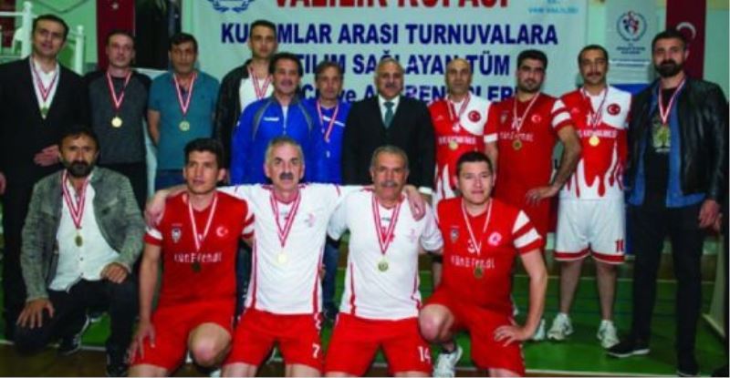 Voleybol Turnuvasında kupa Kızılay’ın…