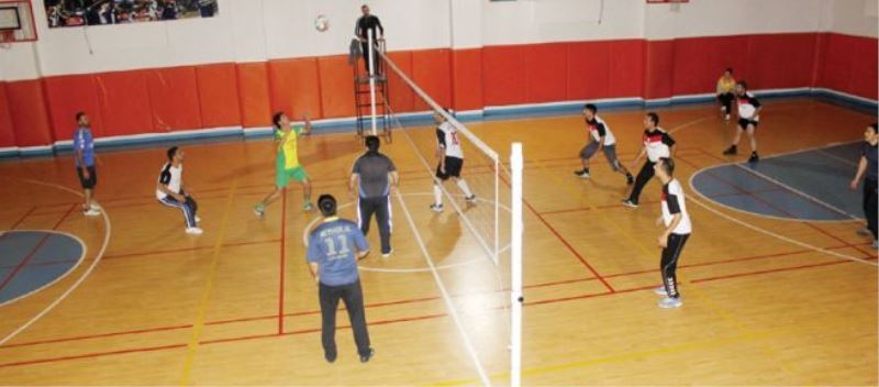 Voleybolda şampiyon Selahattin Eyyübi Lisesi…